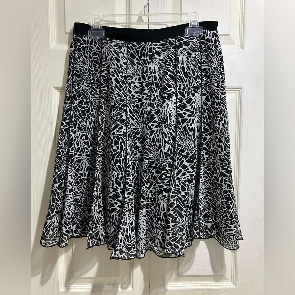 Studio Petites Black/White Animal print midi skirt in Size 10